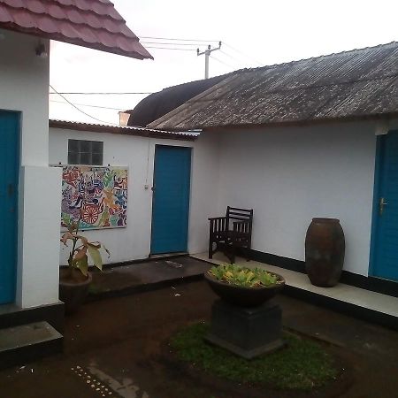 Izaac'S Bed & Breakfast Ловіна Екстер'єр фото