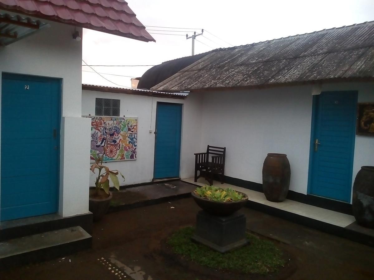 Izaac'S Bed & Breakfast Ловіна Екстер'єр фото