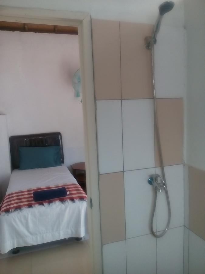 Izaac'S Bed & Breakfast Ловіна Екстер'єр фото