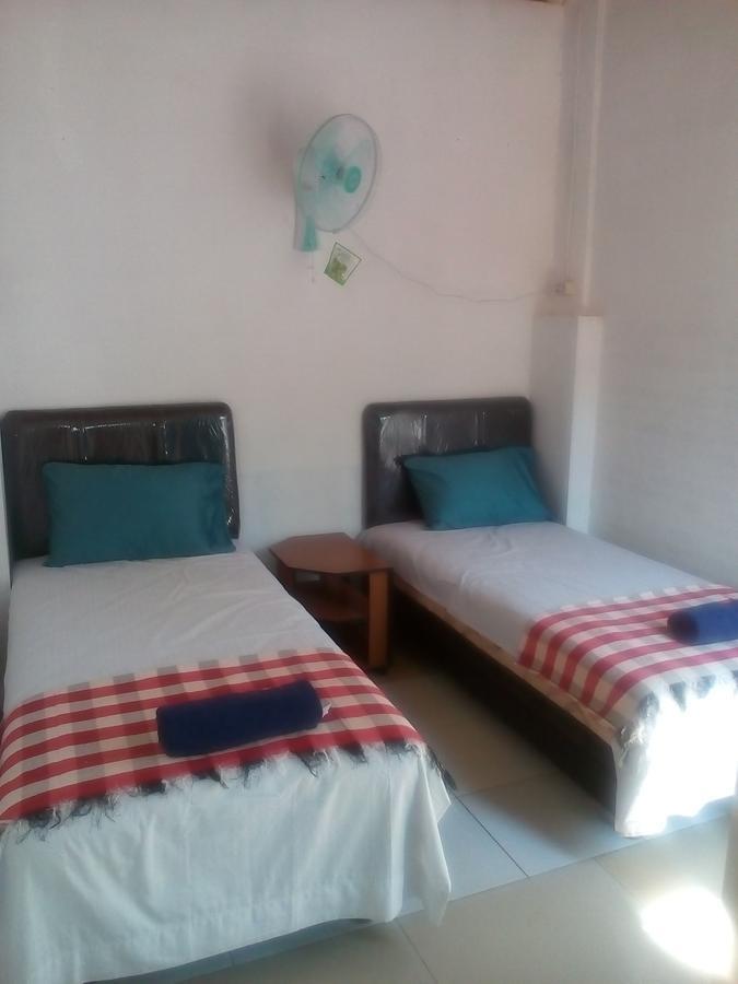 Izaac'S Bed & Breakfast Ловіна Екстер'єр фото