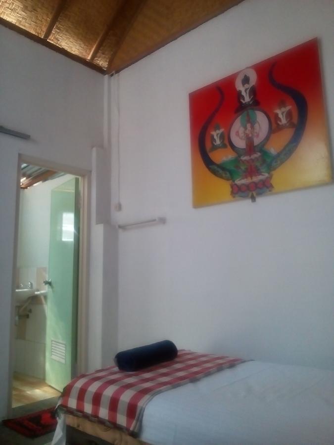 Izaac'S Bed & Breakfast Ловіна Екстер'єр фото