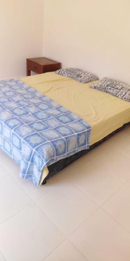 Izaac'S Bed & Breakfast Ловіна Екстер'єр фото
